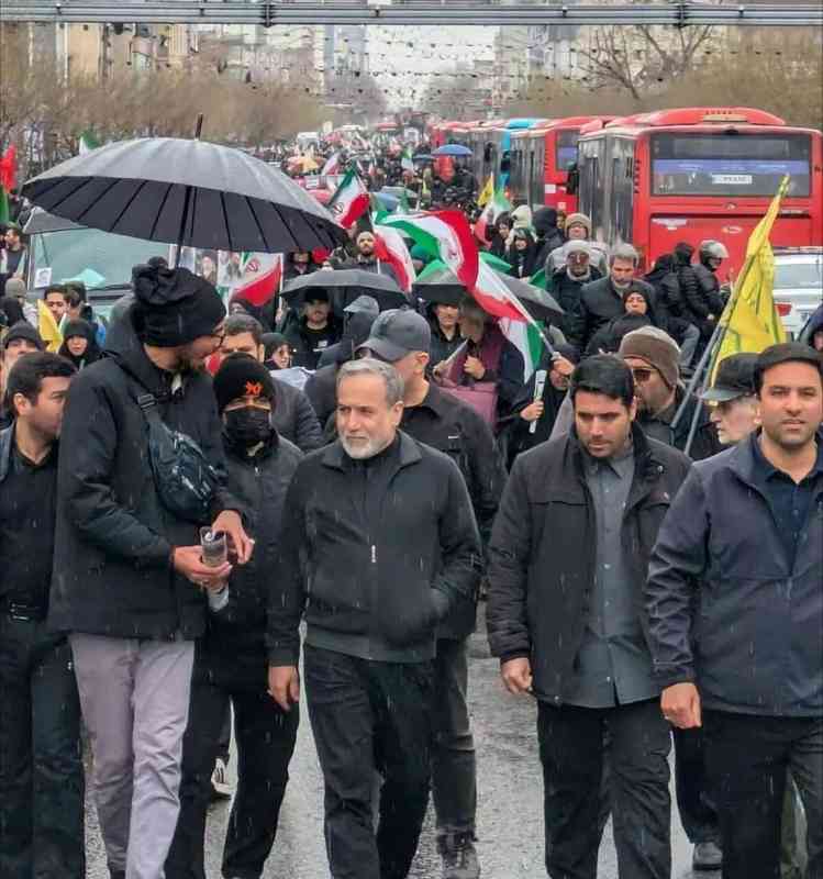  德黑兰街头风雨中，伊朗高层集体现身；这股勇气，直面炮火与威胁。 新闻 德黑兰街头风雨中，伊朗高层集体现身；这股勇气，直面炮火与威胁。 新闻