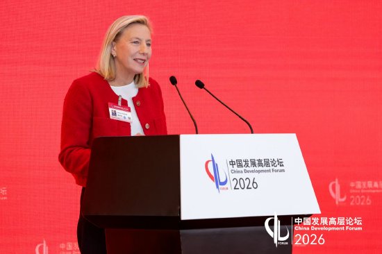 探索泰佩思琦中国蓝图，高乔安分享COACH创新之路；年轻一代，手袋梦想从此启航。