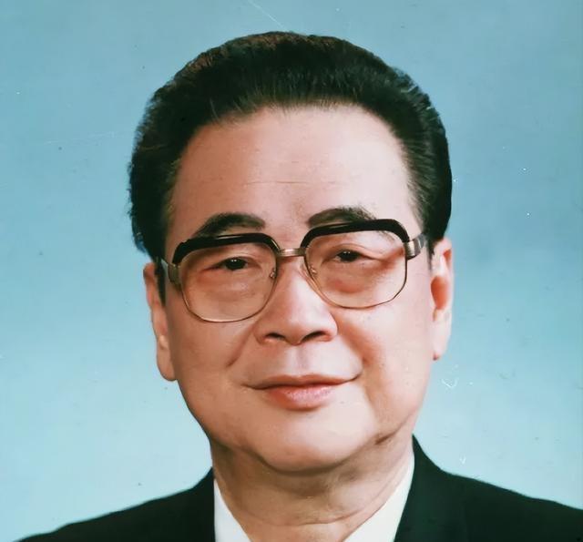 深层剖析：关于“养子”传闻的真相与革命情感的边界