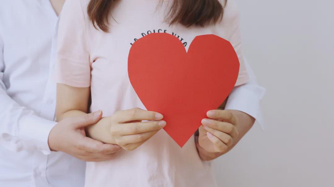 更年期女性指南：应对私处干涩与维持亲密关系的实操方案