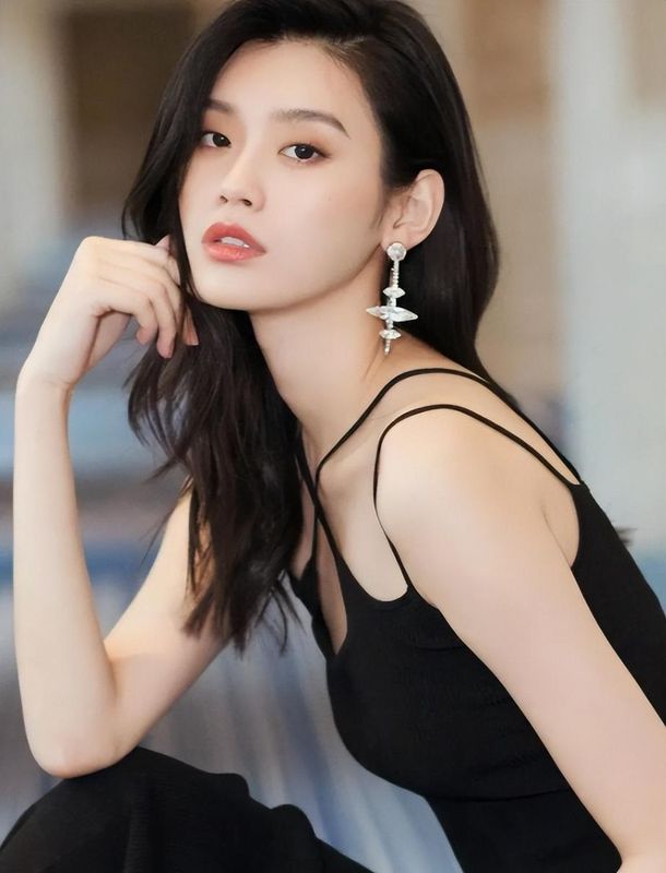  【独家揭秘】豪门围城内的真相：当爱情遇上家族利益，何猷君奚梦瑶婚姻危局深度追踪 娱乐新闻