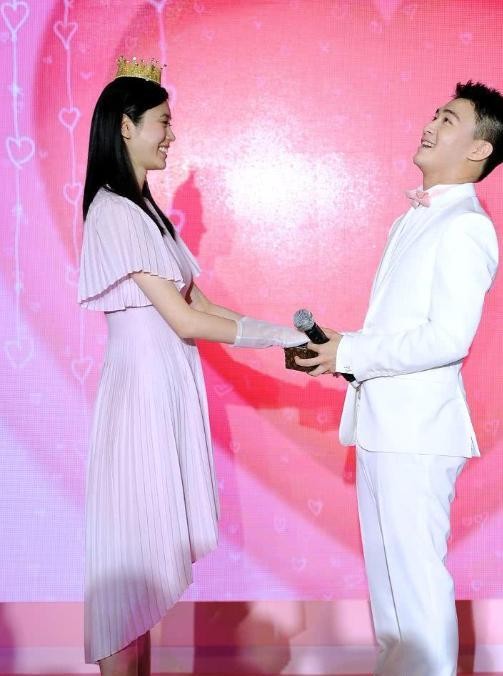  【独家揭秘】豪门围城内的真相：当爱情遇上家族利益，何猷君奚梦瑶婚姻危局深度追踪 娱乐新闻