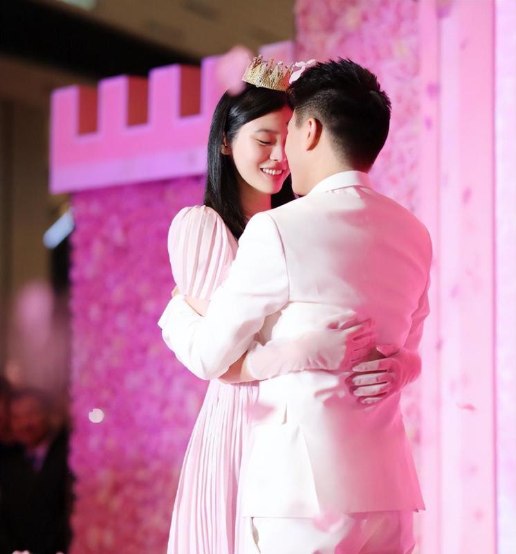  【独家揭秘】豪门围城内的真相：当爱情遇上家族利益，何猷君奚梦瑶婚姻危局深度追踪 娱乐新闻