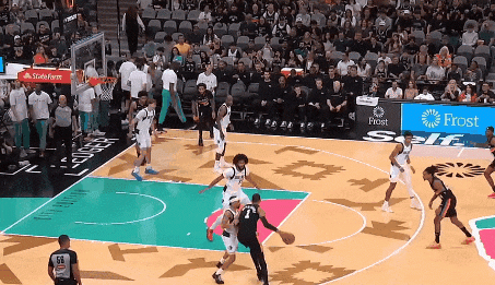 文班vs弗拉格:天赋压制与努力反制的技术博弈 体育新闻