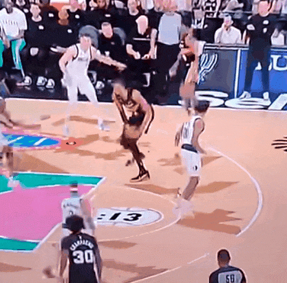 文班vs弗拉格:天赋压制与努力反制的技术博弈 体育新闻