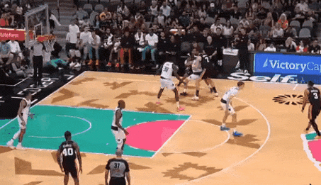 文班vs弗拉格:天赋压制与努力反制的技术博弈 体育新闻