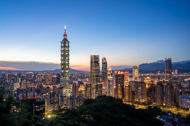  国共互动新篇章：郑丽文访陆背后的政治博弈与战略意涵 新闻