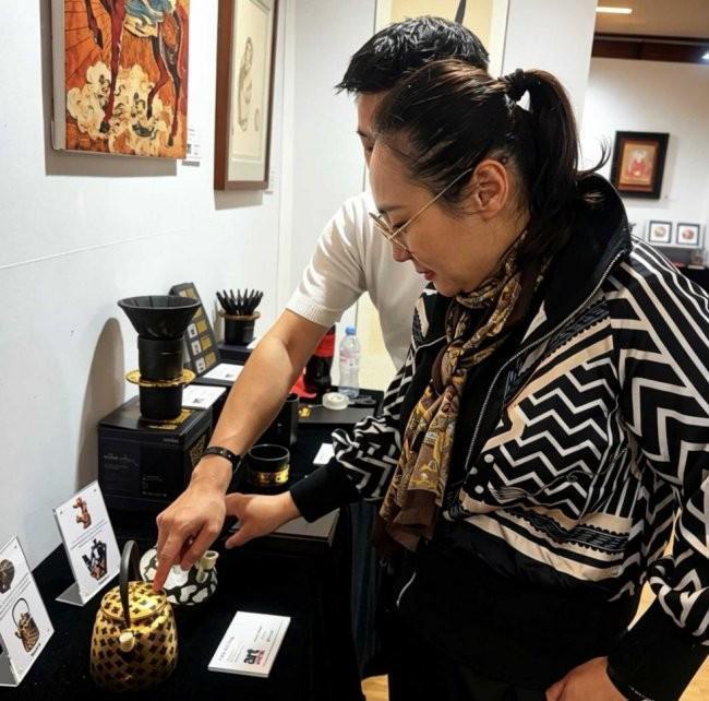  从青铜镇器到卢浮宫展台：孙鹏铁壶的非遗技术解构与当代转化 新闻