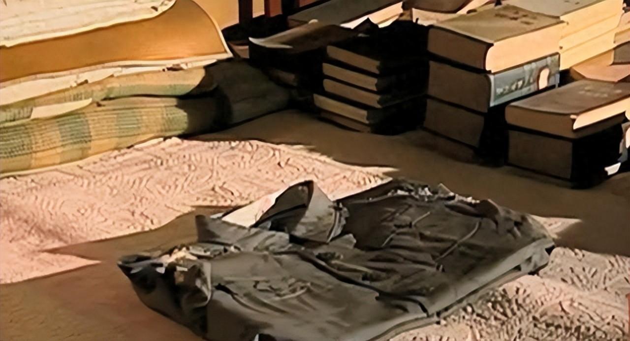  二十年贴身相伴：毛泽东中山装背后的历史细节与技术匠心 新闻