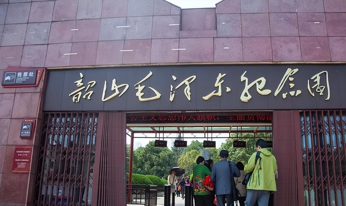  二十年贴身相伴：毛泽东中山装背后的历史细节与技术匠心 新闻