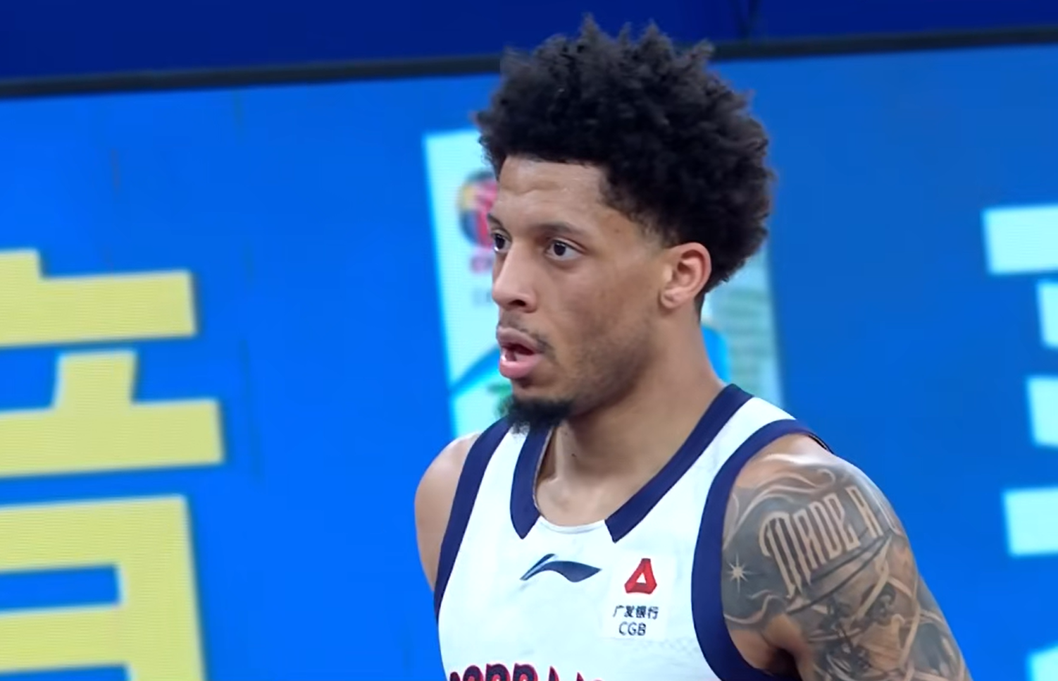  【技术深度】2米26身高背后的战术价值：徐昕如何用21+11+4重新定义CBA中锋标准 体育新闻