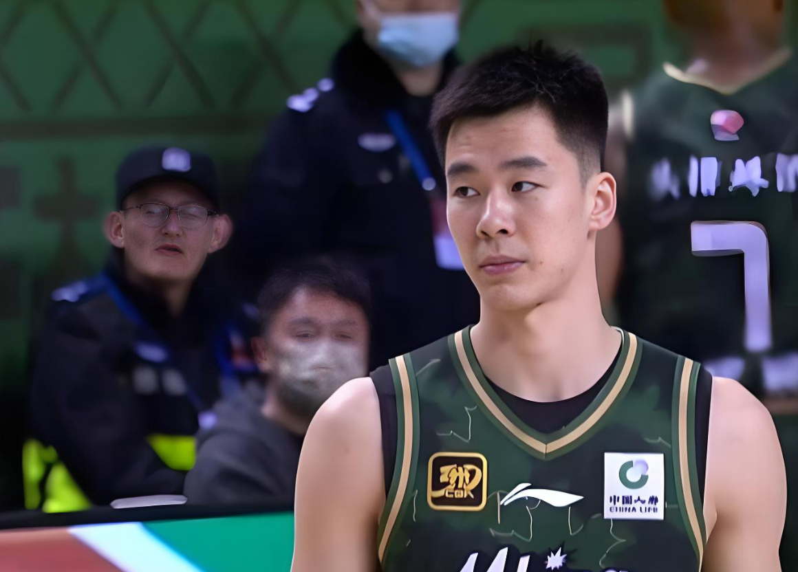  【技术深度】2米26身高背后的战术价值：徐昕如何用21+11+4重新定义CBA中锋标准 体育新闻