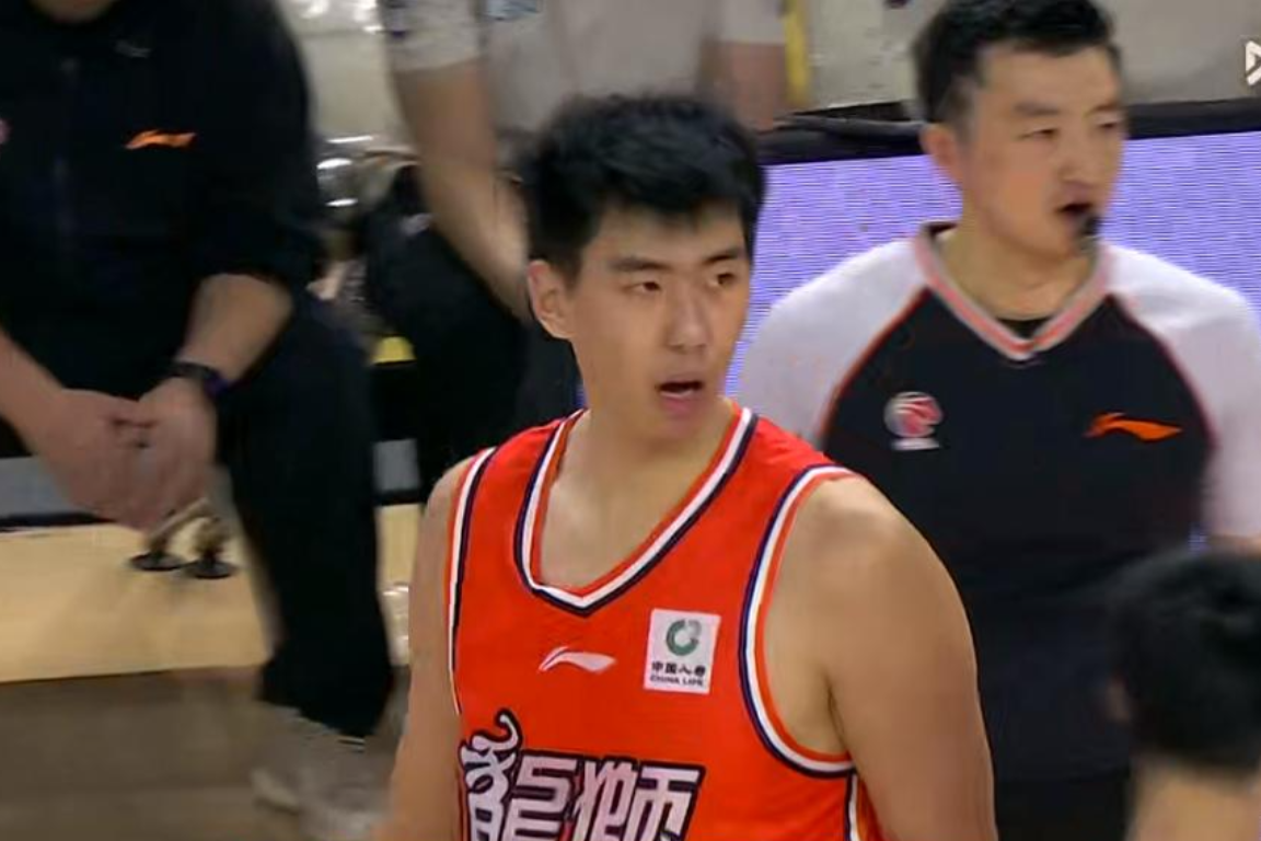  【技术深度】2米26身高背后的战术价值：徐昕如何用21+11+4重新定义CBA中锋标准 体育新闻