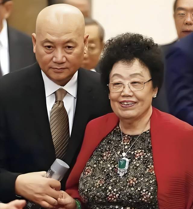  独家解析：迟重瑞与陈丽华三十六载婚姻背后的财富帝国版图 新闻
